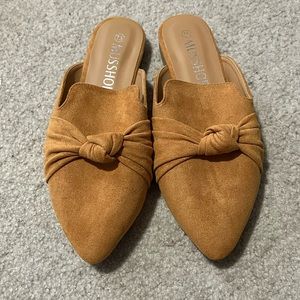 Musshoe tan knot woman’s